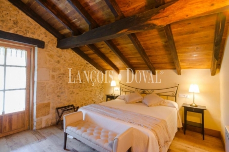 Cantabria. Miengo. Una singular casa rural en venta en el Camino del Norte