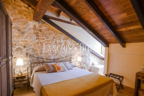 Cantabria. Miengo. Una singular casa rural en venta en el Camino del Norte