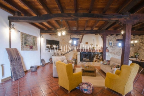 Cantabria. Miengo. Una singular casa rural en venta en el Camino del Norte