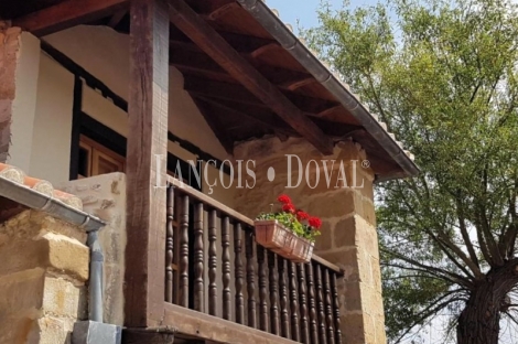 Cantabria. Miengo. Una singular casa rural en venta en el Camino del Norte