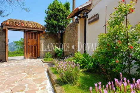 Cantabria. Miengo. Una singular casa rural en venta en el Camino del Norte