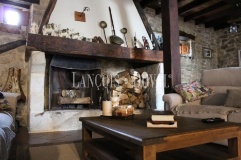 Cantabria. Miengo. Una singular casa rural en venta en el Camino del Norte