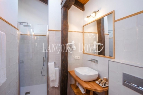 Cantabria. Miengo. Una singular casa rural en venta en el Camino del Norte