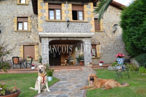Noja. Cantabria. Casona con apartamentos turísticos en venta