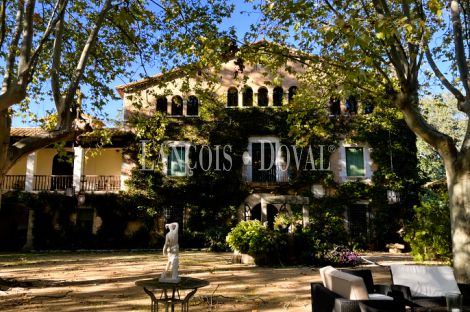 Gran finca histórica con masía modernista en venta en Llagostera Girona