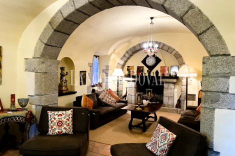 Gran finca histórica con masía modernista en venta en Llagostera Girona