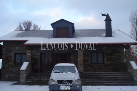 Casa rústica con encanto en venta. Sagallos de la Carballeda. Sierra de la Culebra