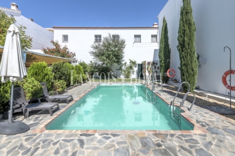 Sevilla. Hotel rural con encanto y restaurante en venta en la Sierra Norte. El Pedroso