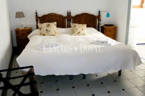 Sevilla. Hotel rural con encanto y restaurante en venta en la Sierra Norte. El Pedroso