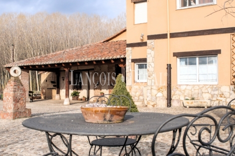 León. Molino histórico del siglo XV en venta con alojamiento rural en Villacelama