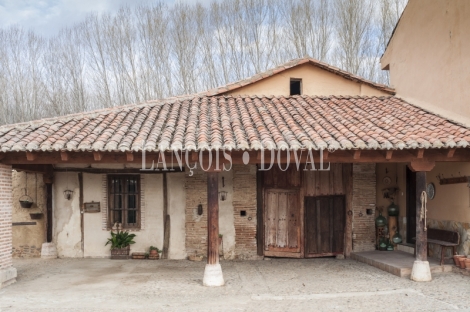 León. Molino histórico del siglo XV en venta con alojamiento rural en Villacelama