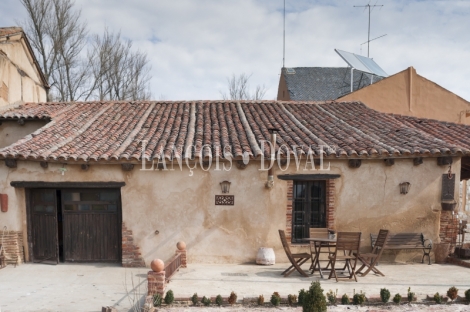 León. Molino histórico del siglo XV en venta con alojamiento rural en Villacelama