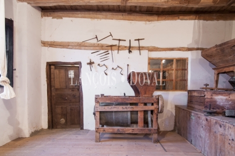 León. Molino histórico del siglo XV en venta con alojamiento rural en Villacelama