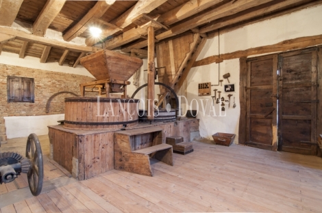 León. Molino histórico del siglo XV en venta con alojamiento rural en Villacelama