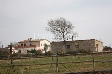 Caldes de Malavella. Girona. Masia hotel rural en venta.