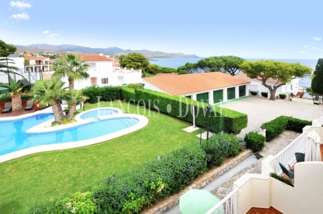 Costa Brava. Inversión Turística en Venta en Primera Línea de Mar