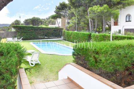 Costa Brava. Inversión Turística en Venta en Primera Línea de Mar