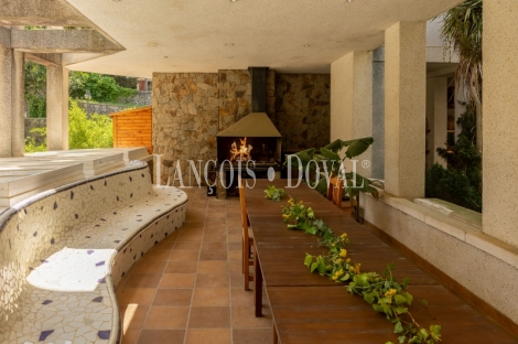 Mansión estilo Art Déco en venta a los pies de Montserrat: una propiedad única en un entorno excepcional