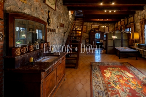 Mansión estilo Art Déco en venta a los pies de Montserrat: una propiedad única en un entorno excepcional