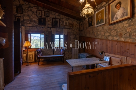 Mansión estilo Art Déco en venta a los pies de Montserrat: una propiedad única en un entorno excepcional