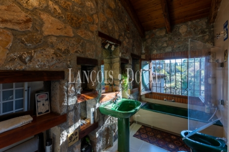 Mansión estilo Art Déco en venta a los pies de Montserrat: una propiedad única en un entorno excepcional