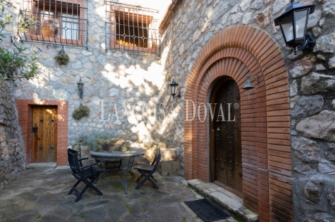 Mansión estilo Art Déco en venta a los pies de Montserrat: una propiedad única en un entorno excepcional