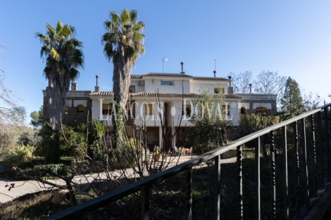 Mansión estilo Art Déco en venta a los pies de Montserrat: una propiedad única en un entorno excepcional