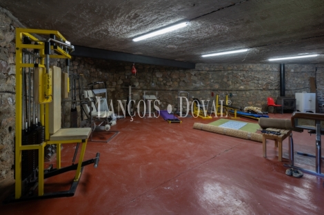 Mansión estilo Art Déco en venta a los pies de Montserrat: una propiedad única en un entorno excepcional