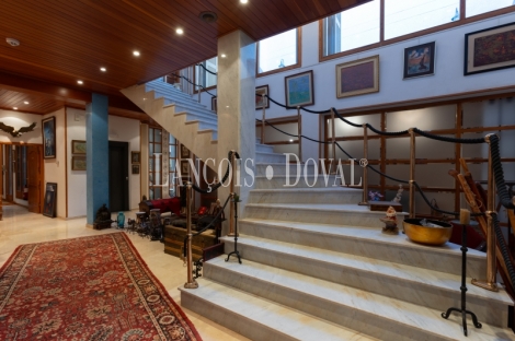 Mansión estilo Art Déco en venta a los pies de Montserrat: una propiedad única en un entorno excepcional
