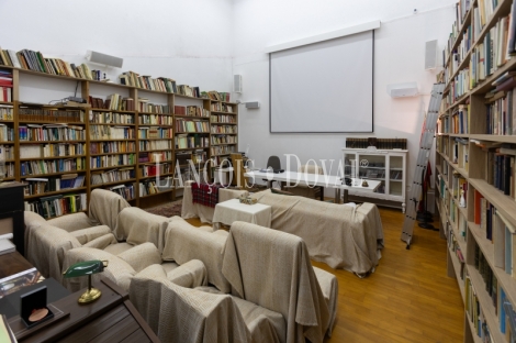 Mansión estilo Art Déco en venta a los pies de Montserrat: una propiedad única en un entorno excepcional