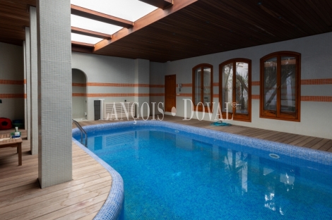 Mansión estilo Art Déco en venta a los pies de Montserrat: una propiedad única en un entorno excepcional