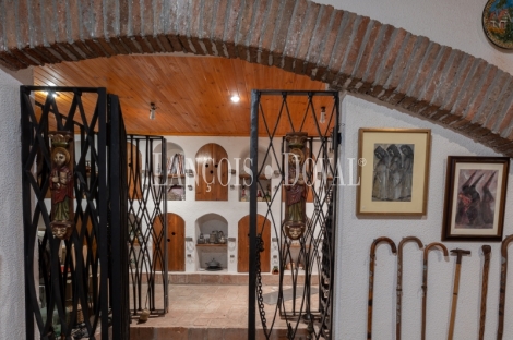 Mansión estilo Art Déco en venta a los pies de Montserrat: una propiedad única en un entorno excepcional