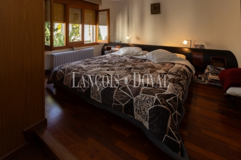 Mansión estilo Art Déco en venta a los pies de Montserrat: una propiedad única en un entorno excepcional