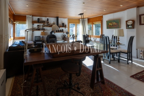 Mansión estilo Art Déco en venta a los pies de Montserrat: una propiedad única en un entorno excepcional