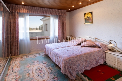 Mansión estilo Art Déco en venta a los pies de Montserrat: una propiedad única en un entorno excepcional