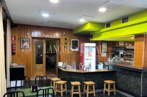 Restaurante en venta con vivienda en Villacedré, León: negocio de hostelería equipado y listo para continuar la actividad