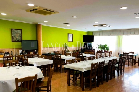Restaurante en venta con vivienda en Villacedré, León: negocio de hostelería equipado y listo para continuar la actividad