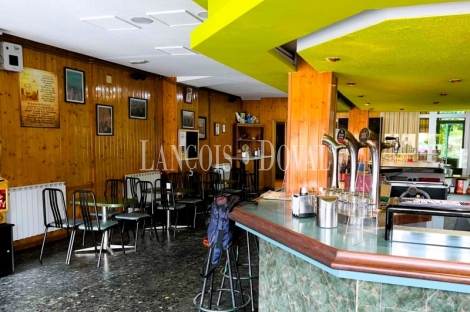 Restaurante en venta con vivienda en Villacedré, León: negocio de hostelería equipado y listo para continuar la actividad