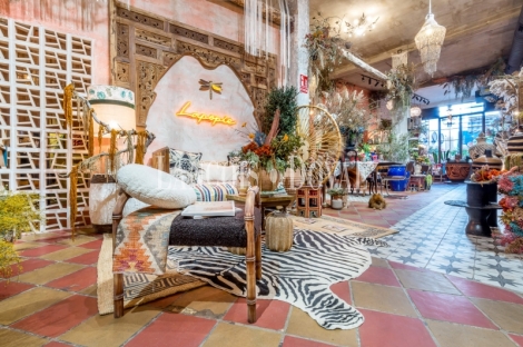 Zaragoza centro: exclusivo local comercial en venta con diseño singular, techos de 5 metros y patio privado