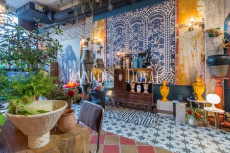 Zaragoza centro: exclusivo local comercial en venta con diseño singular, techos de 5 metros y patio privado
