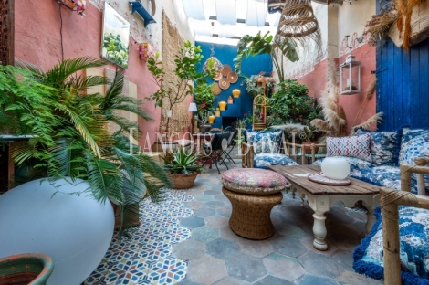 Zaragoza centro: exclusivo local comercial en venta con diseño singular, techos de 5 metros y patio privado