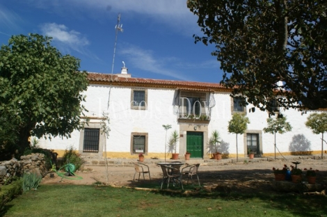 Sierra Morena. Córdoba. Finca de olivar y ocio con gran Hacienda en venta