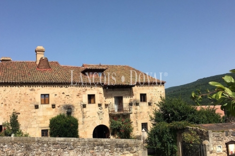 Soria. Casa rural en venta o alquiler. Antigua posada real