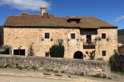 Soria. Casa rural en venta o alquiler. Antigua posada real