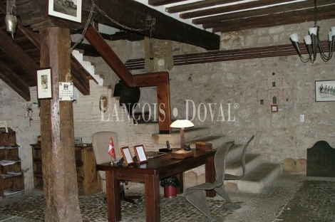 Soria. Casa rural en venta o alquiler. Antigua posada real