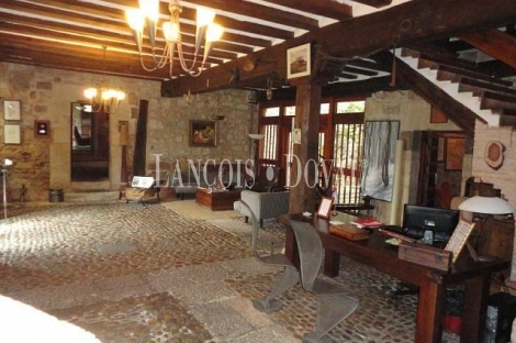 Soria. Casa rural en venta o alquiler. Antigua posada real