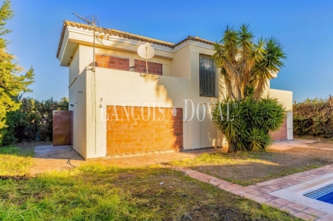 Estepona. Oportunidad. Zona Cancelada. Chalet en venta ideal explotación vacacional.