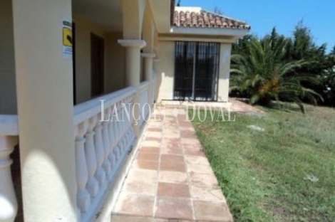 Estepona. Oportunidad. Zona Cancelada. Chalet en venta ideal explotación vacacional.