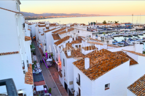 Marbella. Puerto Banús. Apartamentos turísticos en venta con licencia.