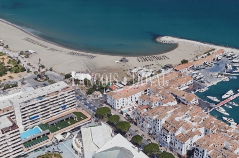Marbella. Puerto Banús. Apartamentos turísticos en venta con licencia.